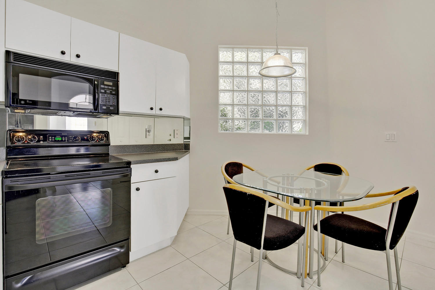 6258 Heliconia Road Delray Beach, FL 33484 - Photo 10 of 24 bright eat-in kitchen