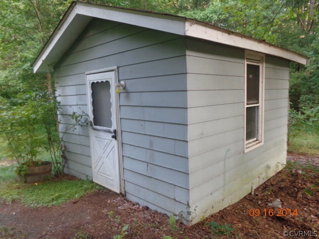 258 Raines Tavern Road Farmville, VA 23901 - Photo 10 of 13 a backyard of a house