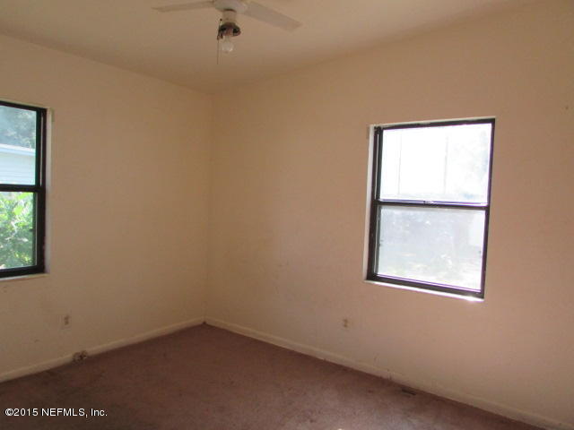 10528 Dodd Road Jacksonville, FL 32218 - Photo 7 of 9 an empty room with a window