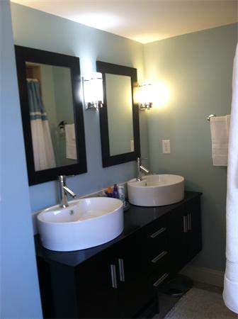 36 Gatehouse Road Westminster, MA 01473 - Photo 15 of 21 a bathroom with 2 sink and a mirror