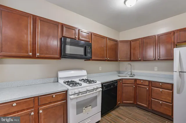 $1,200,000 | 302 V Street Northeast, Washington, DC 20002