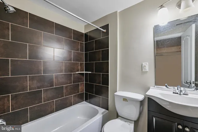 $1,200,000 | 302 V Street Northeast, Washington, DC 20002