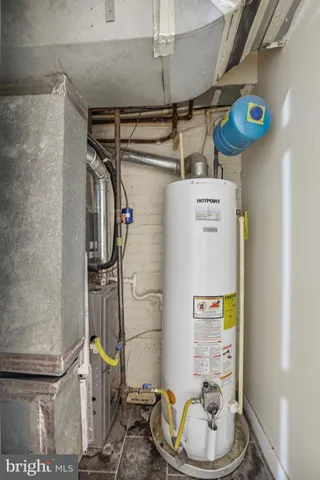 $1,200,000 | 302 V Street Northeast, Washington, DC 20002