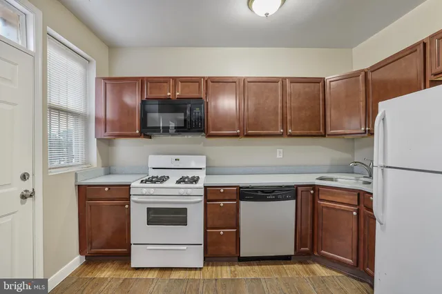 $1,200,000 | 302 V Street Northeast, Washington, DC 20002