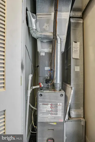 $1,200,000 | 302 V Street Northeast, Washington, DC 20002