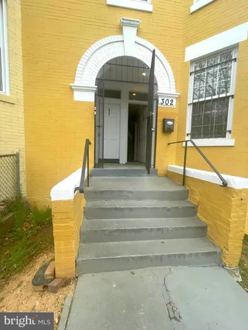 $1,200,000 | 302 V Street Northeast, Washington, DC 20002