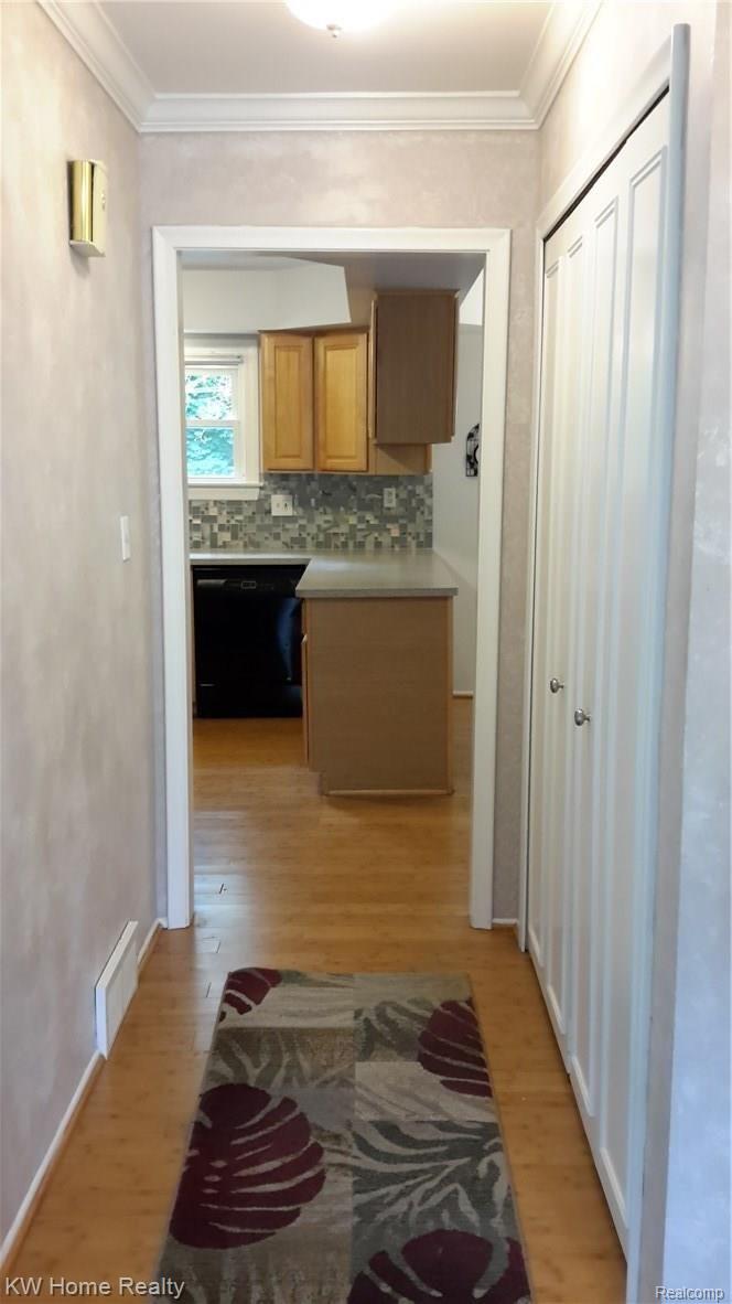 44711 Brookside Road Plymouth, MI 48170 - Photo 6 of 45 Entry to kitchen with large closet