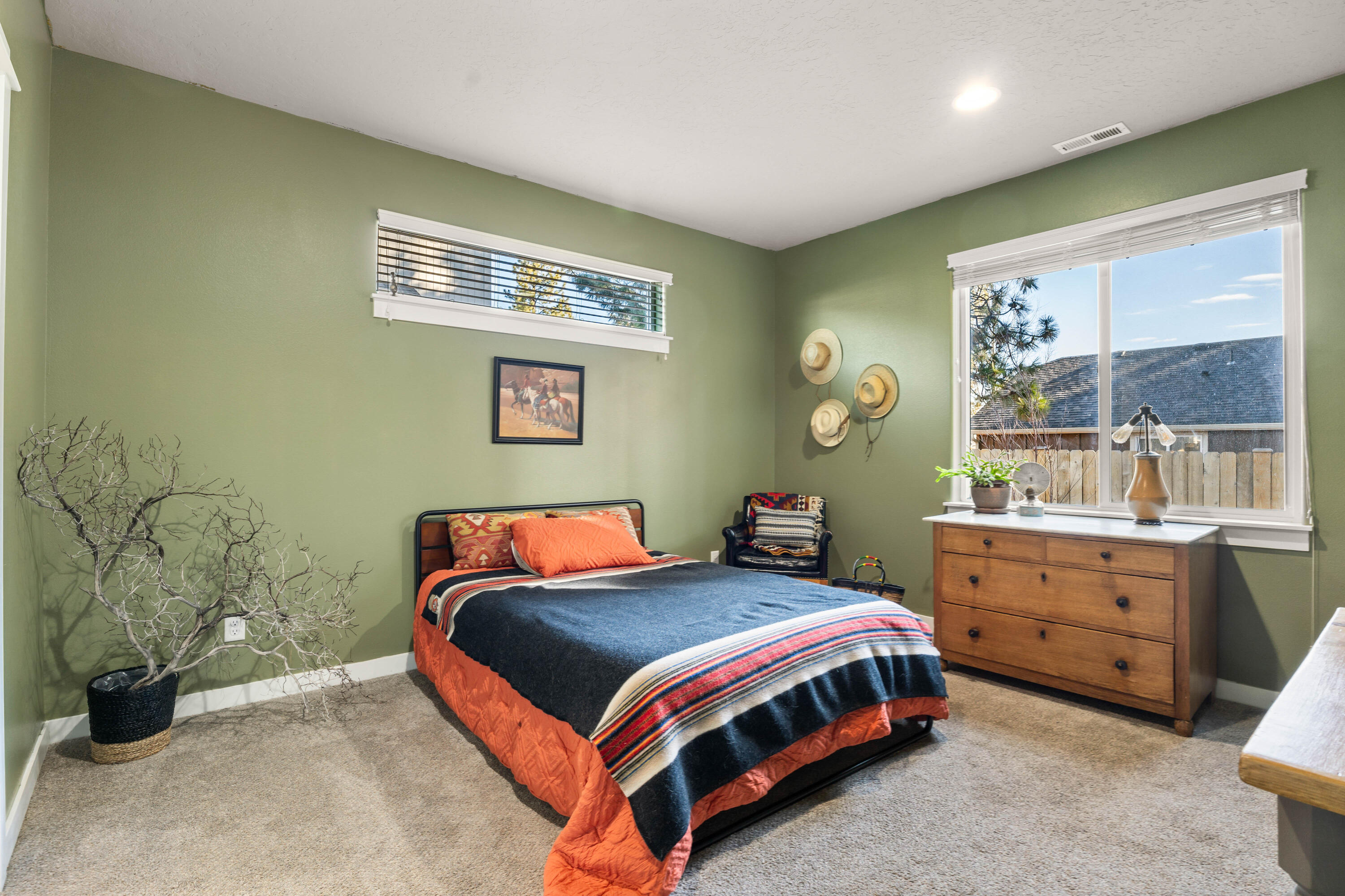 700 North McKinney Rnch Road Sisters, OR 97759 - Photo 12 of 22 32-Bedroom
