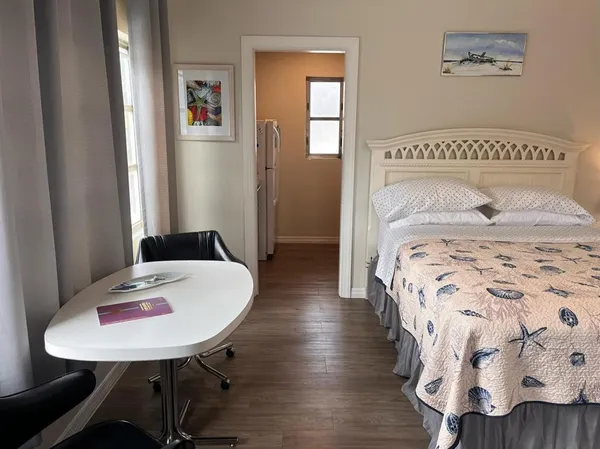 $1,750 | 1901 Hyde Park Street, Unit G, Sarasota, FL 34239