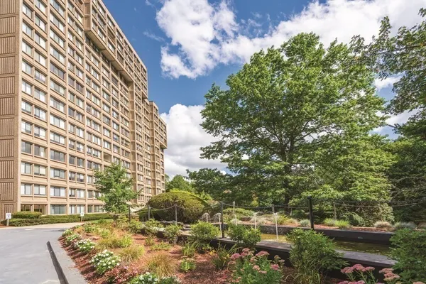 $825,000 | 250 Hammond Pond Parkway, Unit 705S, Newton, MA 02467