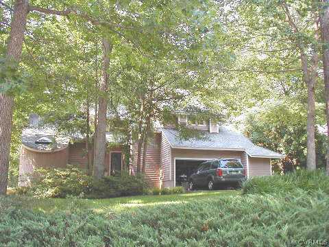 a view of house with yard