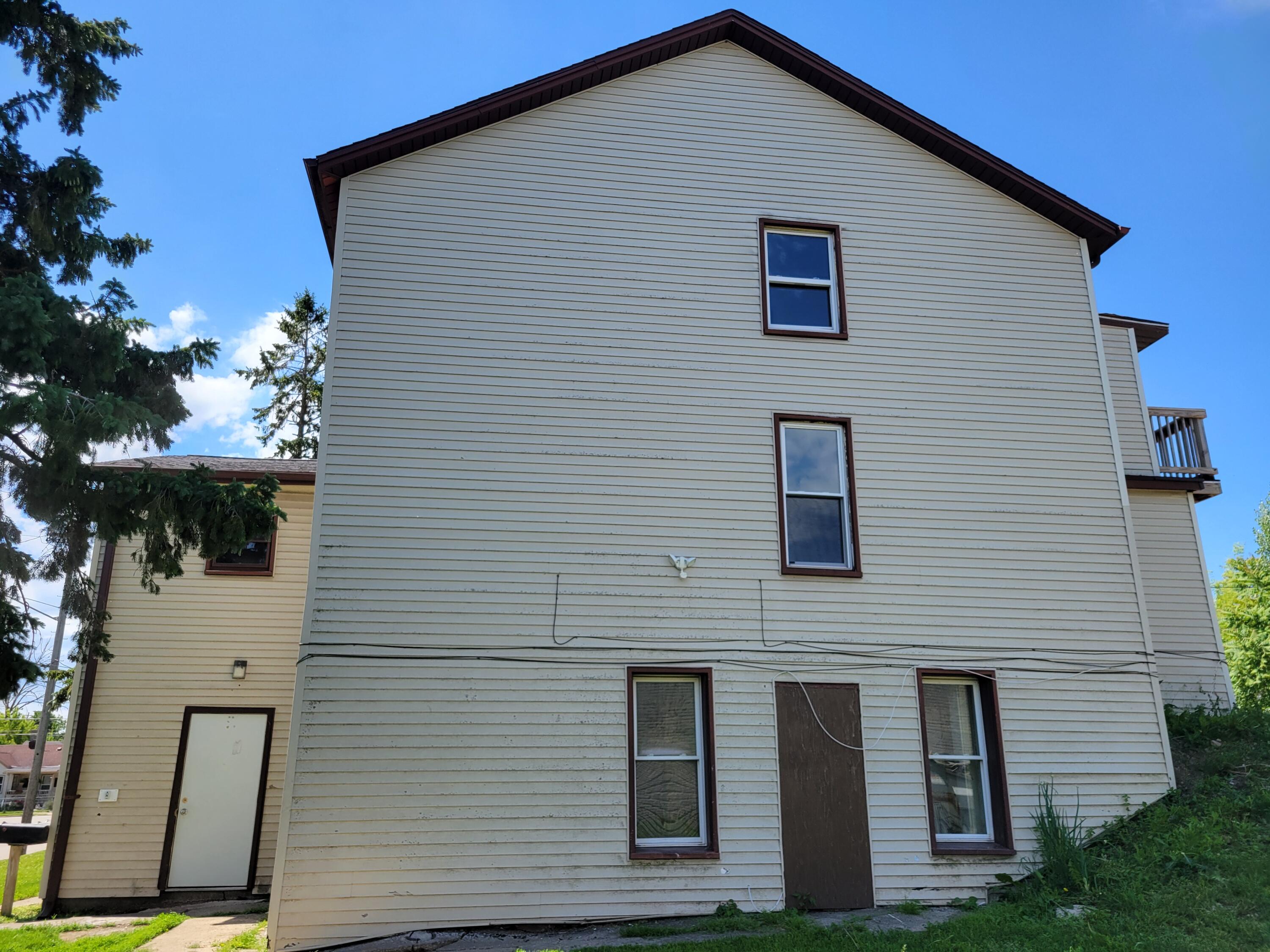 1028 South Memorial Drive Racine, WI 53403 - Photo 12 of 18 North Side of Building