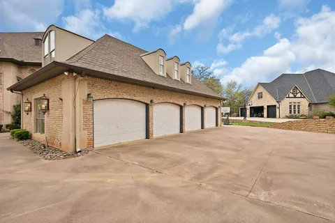 a view of house with a yard