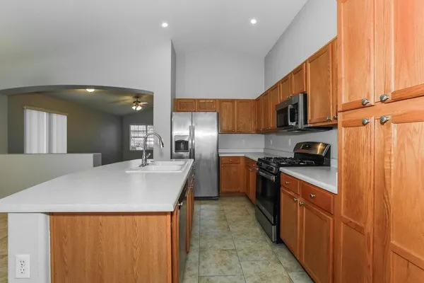 $1,995 | 1069 East Nardini Street, San Tan Valley, AZ 85140