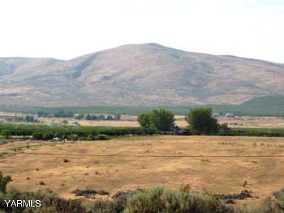 Nna Schlect Road Yakima, WA 98908 - Photo 2 of 3 a view of lake with mountain