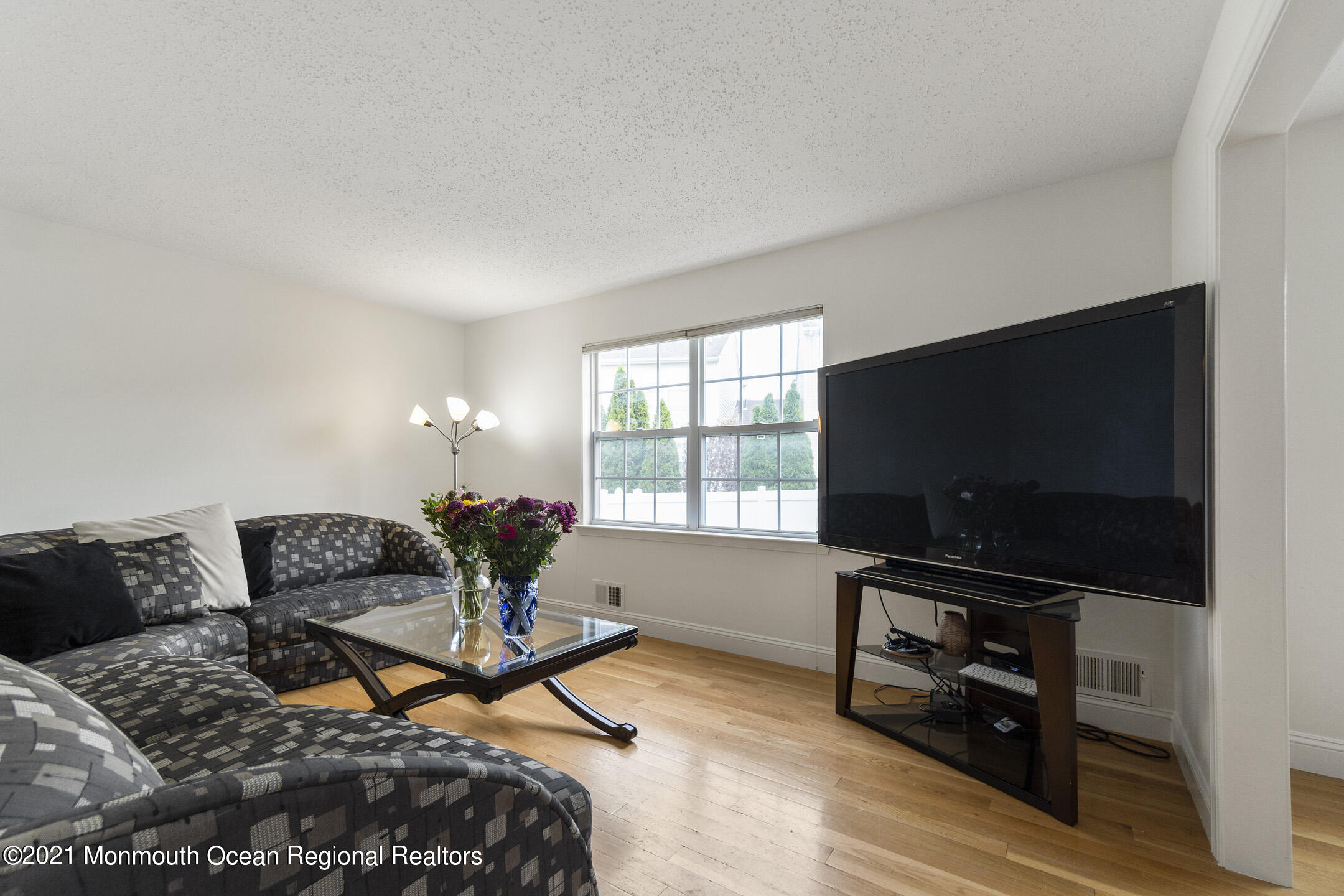 23 Warbler Road Marlboro, NJ 07746 - Photo 14 of 19 living room