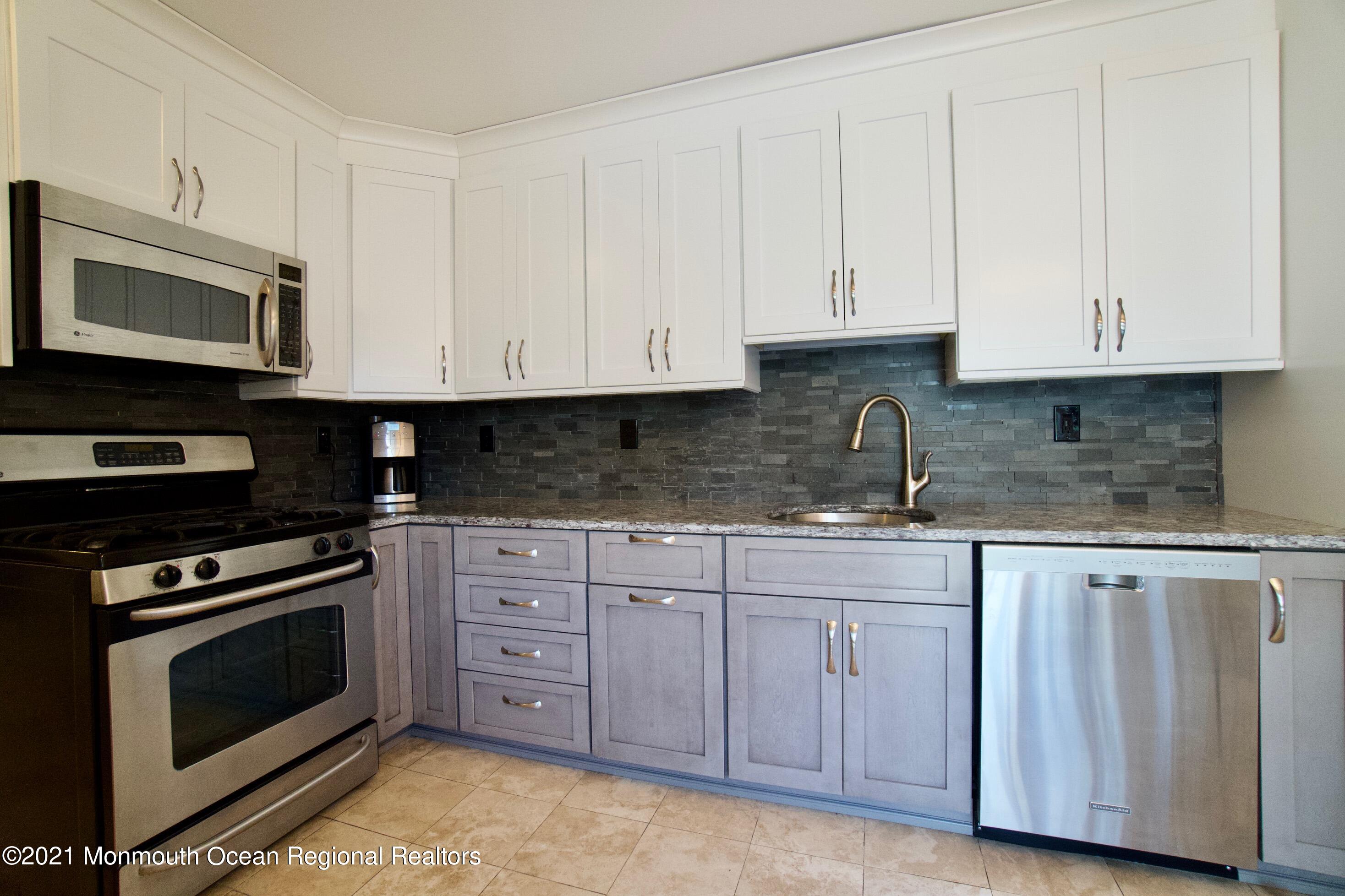 23 Warbler Road Marlboro, NJ 07746 - Photo 6 of 19 kitchen