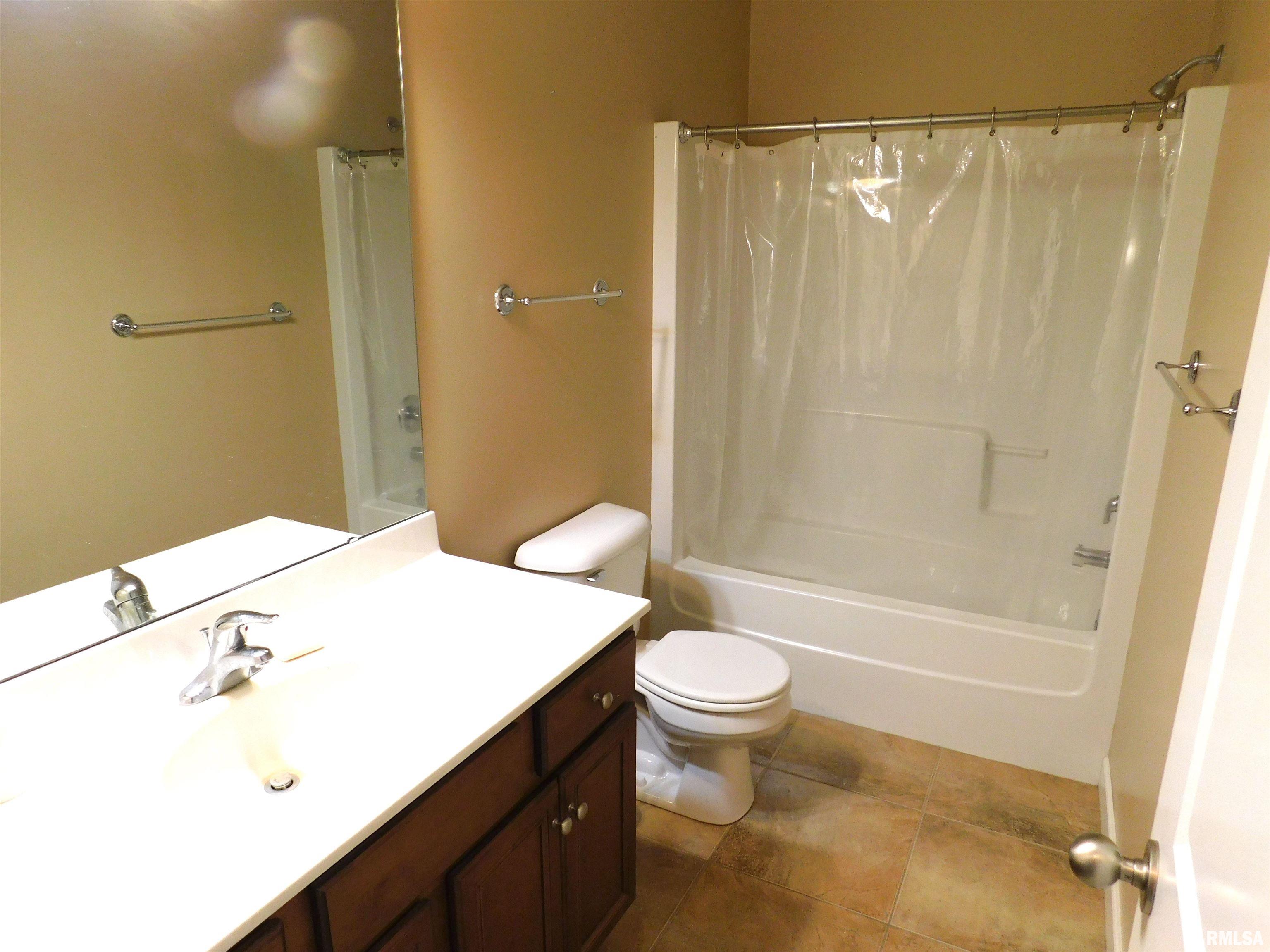3210 Mackinaw Lane Springfield, IL 62711 - Photo 14 of 29 Gallery Image 14