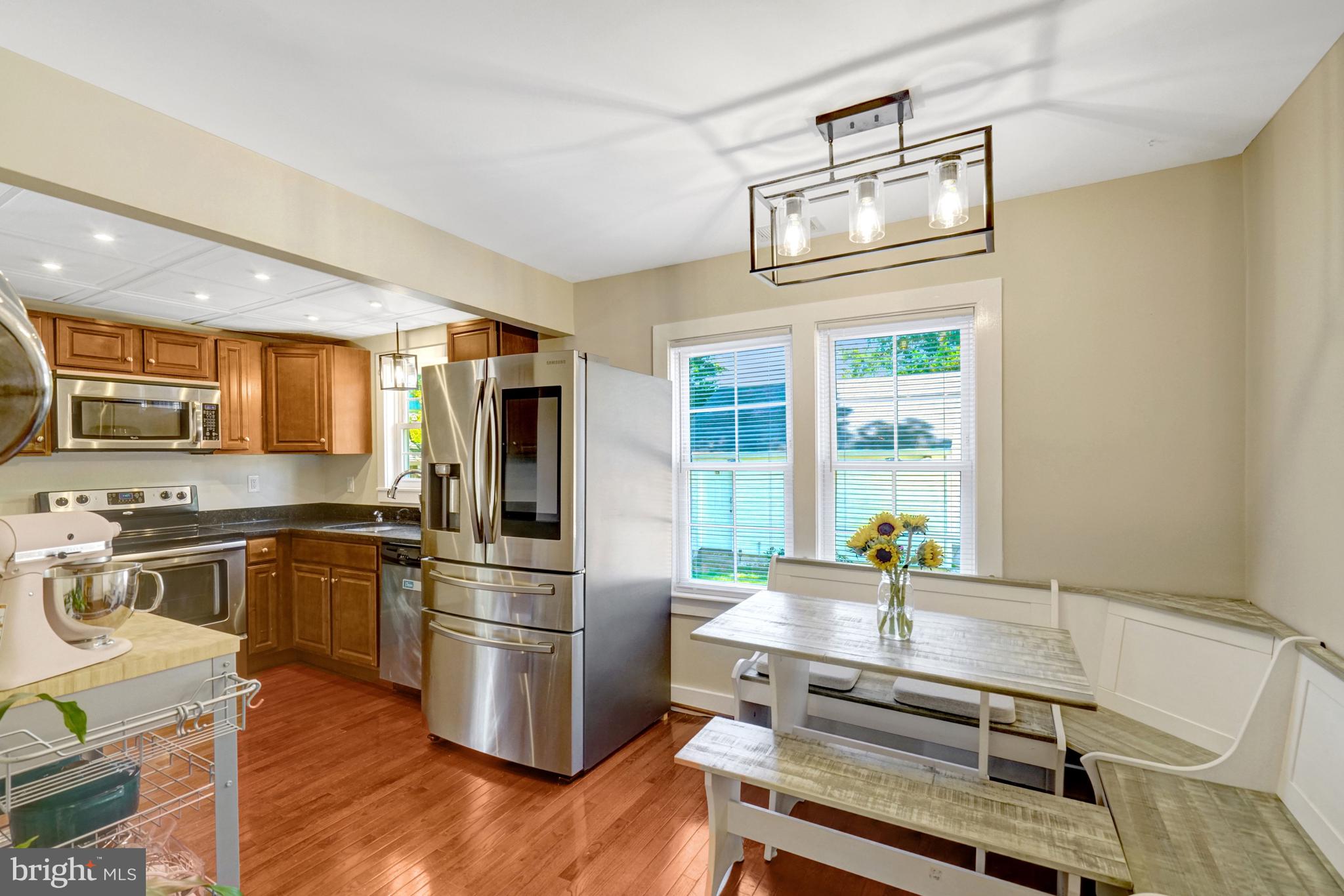 3107 Memorial Street Alexandria, VA 22306 - Photo 11 of 45 Cozy kitchen with eat-in area