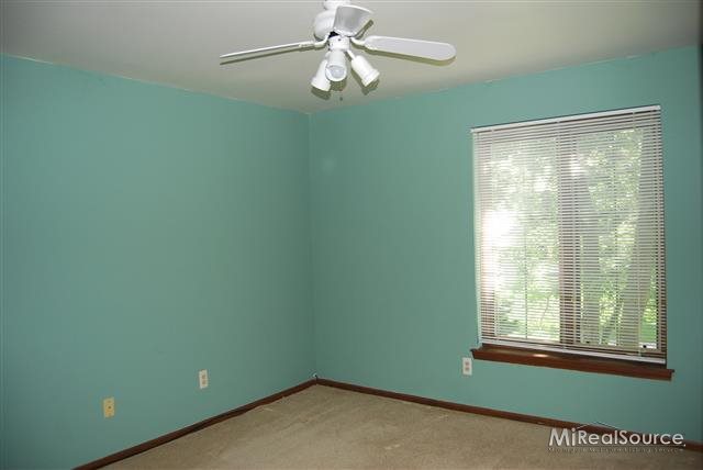 823 Snowmass Drive Rochester, MI 48309 - Photo 17 of 22 31154282-16.JPG