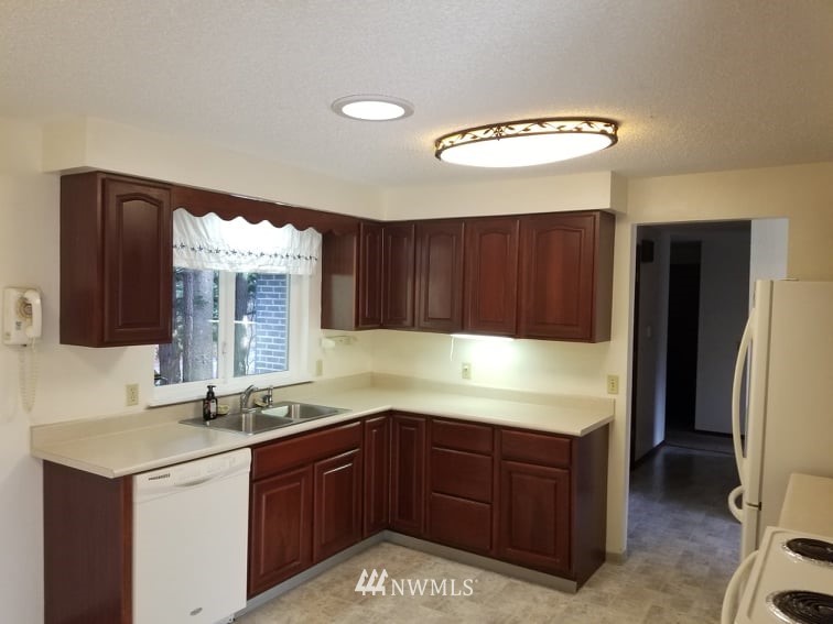 2308 Mountain View Road East Port Orchard, WA 98366 - Photo 4 of 12 Gallery Image 4