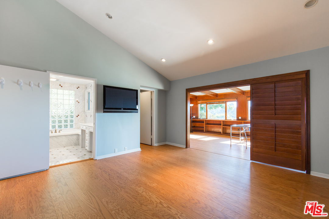 3012 Arrowhead Drive Los Angeles, CA 90068 - Photo 27 of 53 a view of empty room with wooden floor and fan