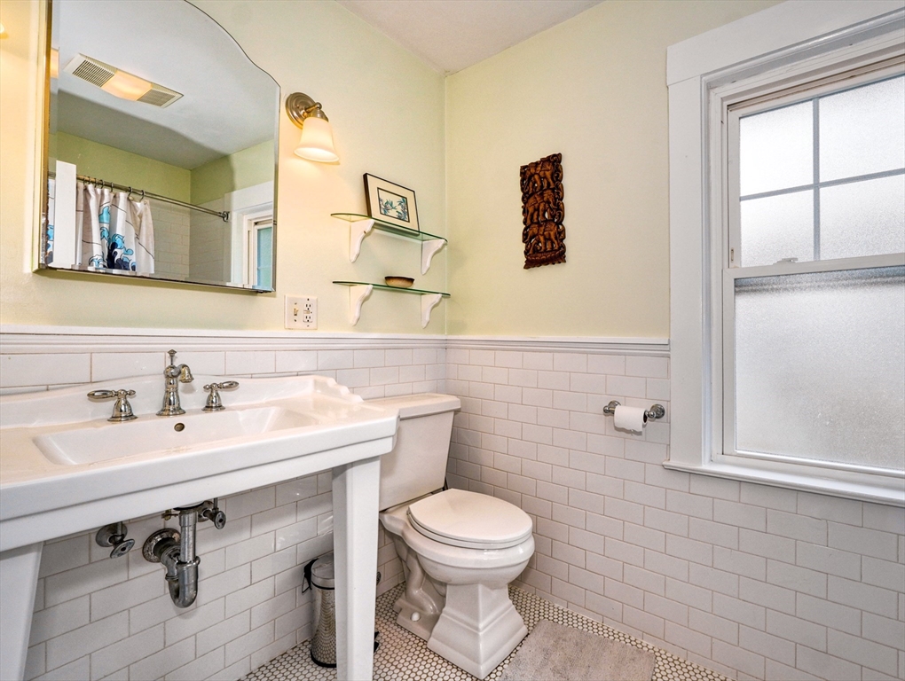 130 Warwick Road Melrose, MA 02176 - Photo 25 of 40 Gallery Image 25