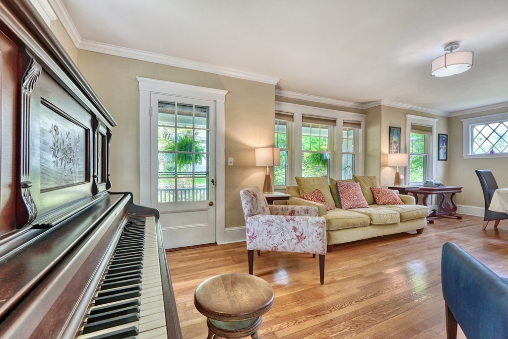 130 Warwick Road Melrose, MA 02176 - Photo 7 of 40 Gallery Image 7