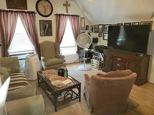 $1,950 | 46 Hodges Avenue, Unit 3, Taunton, MA 02780