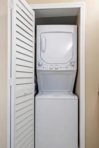 a close up view of a washer and dryer