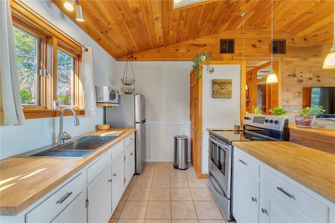 142 Locust Lane Richfield, NY 13439 - Photo 3 of 17