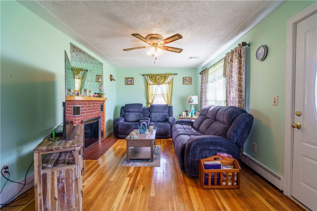 3677 Mendon Road Cumberland, RI 02864 - Photo 8 of 28