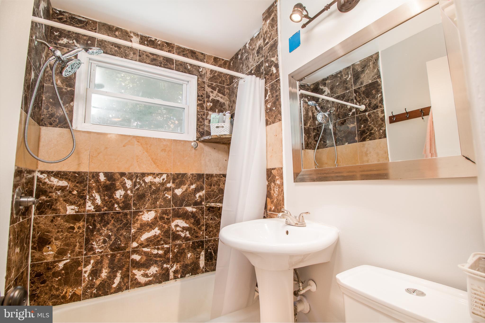 708 Four Mile Road Alexandria, VA 22305 - Photo 12 of 19 Full bath
