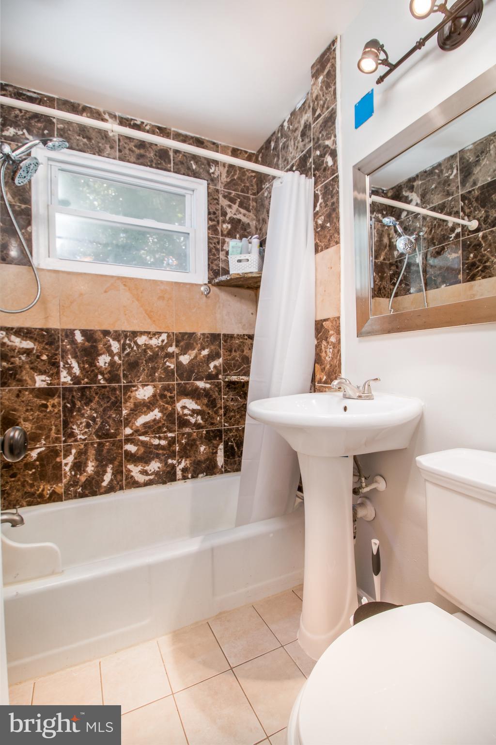 708 Four Mile Road Alexandria, VA 22305 - Photo 13 of 19 Full bath