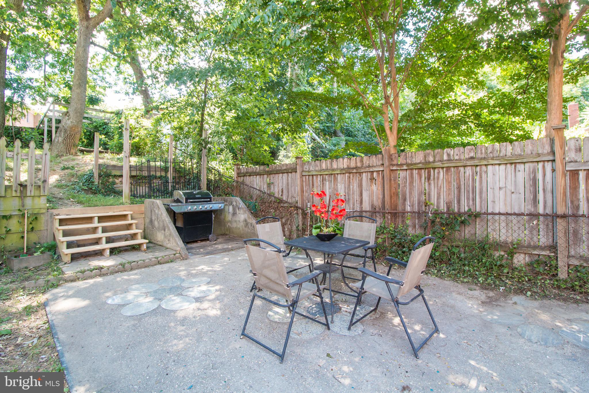 708 Four Mile Road Alexandria, VA 22305 - Photo 15 of 19 Ready to have some friends over?