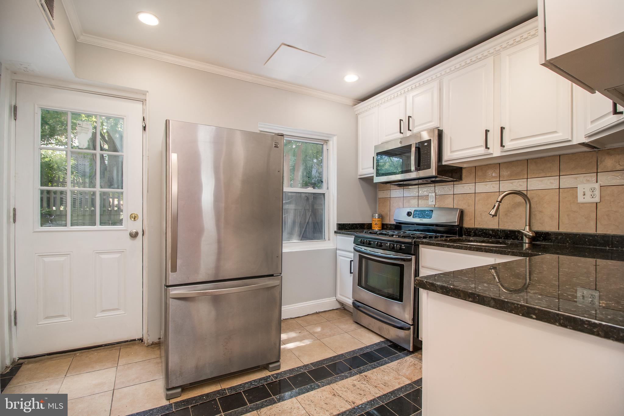 708 Four Mile Road Alexandria, VA 22305 - Photo 5 of 19 Kitchen with stainless appliances and granite!