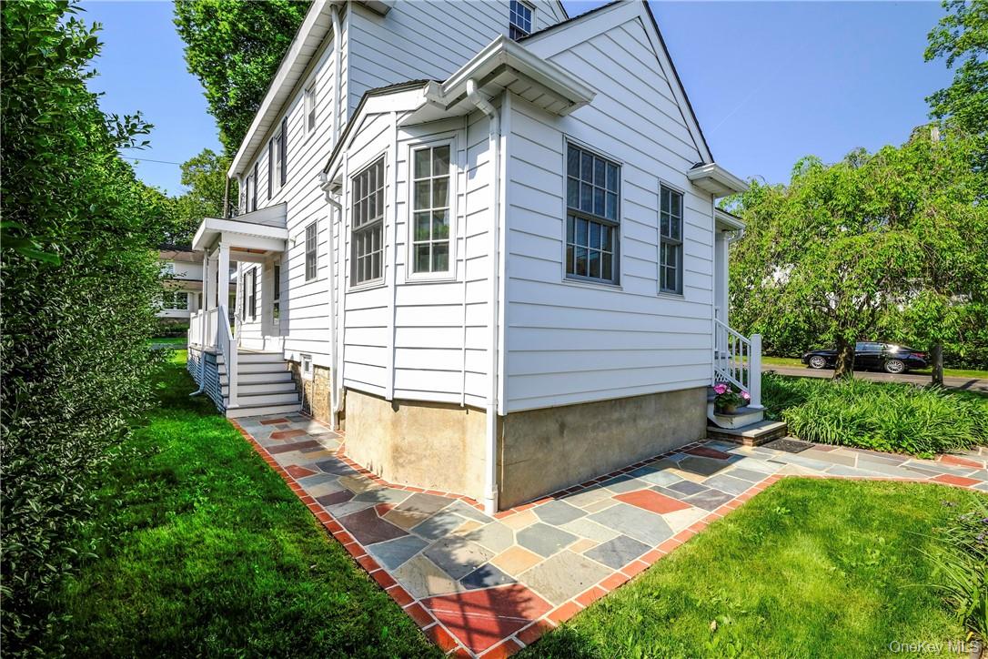107 Lee Road Scarsdale, NY 10583 - Photo 26 of 31 Back patio