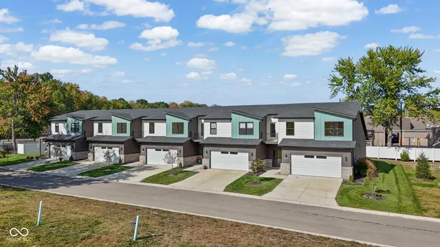 $499,900 | 5866 Harbourtown Drive, Noblesville, IN 46062