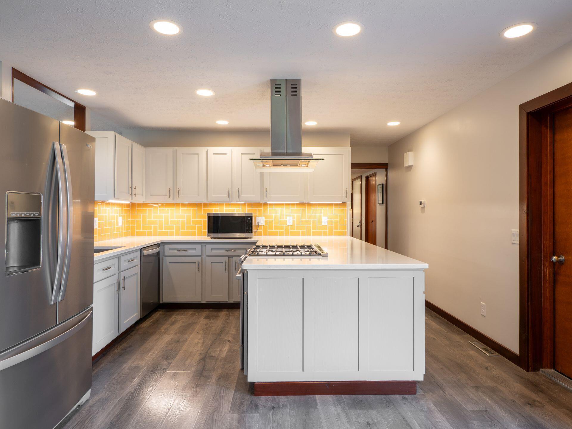 8989 Concord Road Powell, OH 43065 - Photo 17 of 43 Under lighting