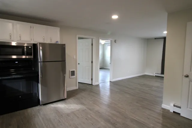 $2,200 | 4 Monroe Drive, Hudson, NH 03051