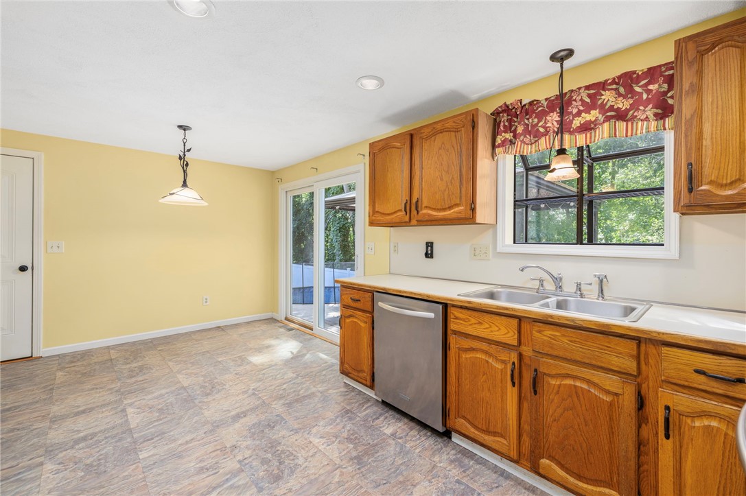 341 Sumner Avenue Warwick, RI 02888 - Photo 16 of 50