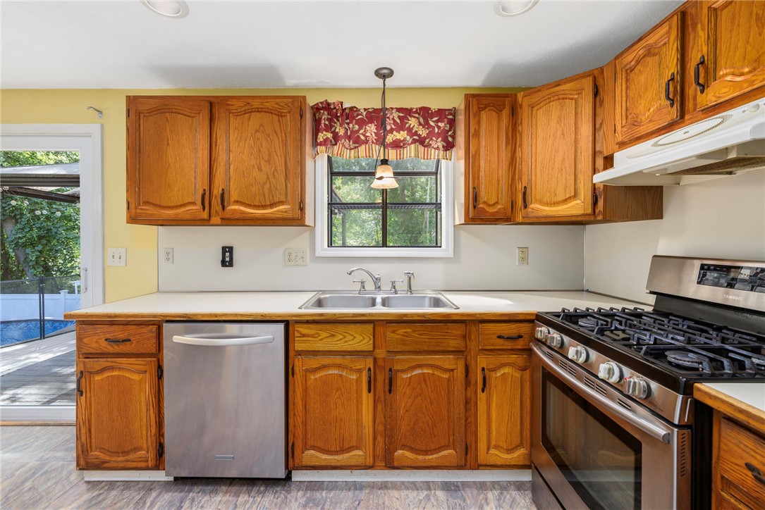 341 Sumner Avenue Warwick, RI 02888 - Photo 17 of 50