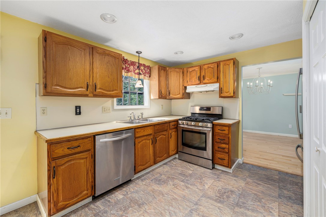 341 Sumner Avenue Warwick, RI 02888 - Photo 18 of 50