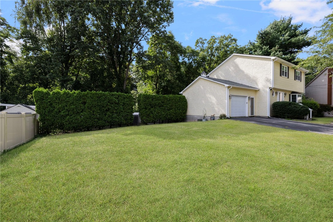341 Sumner Avenue Warwick, RI 02888 - Photo 4 of 50