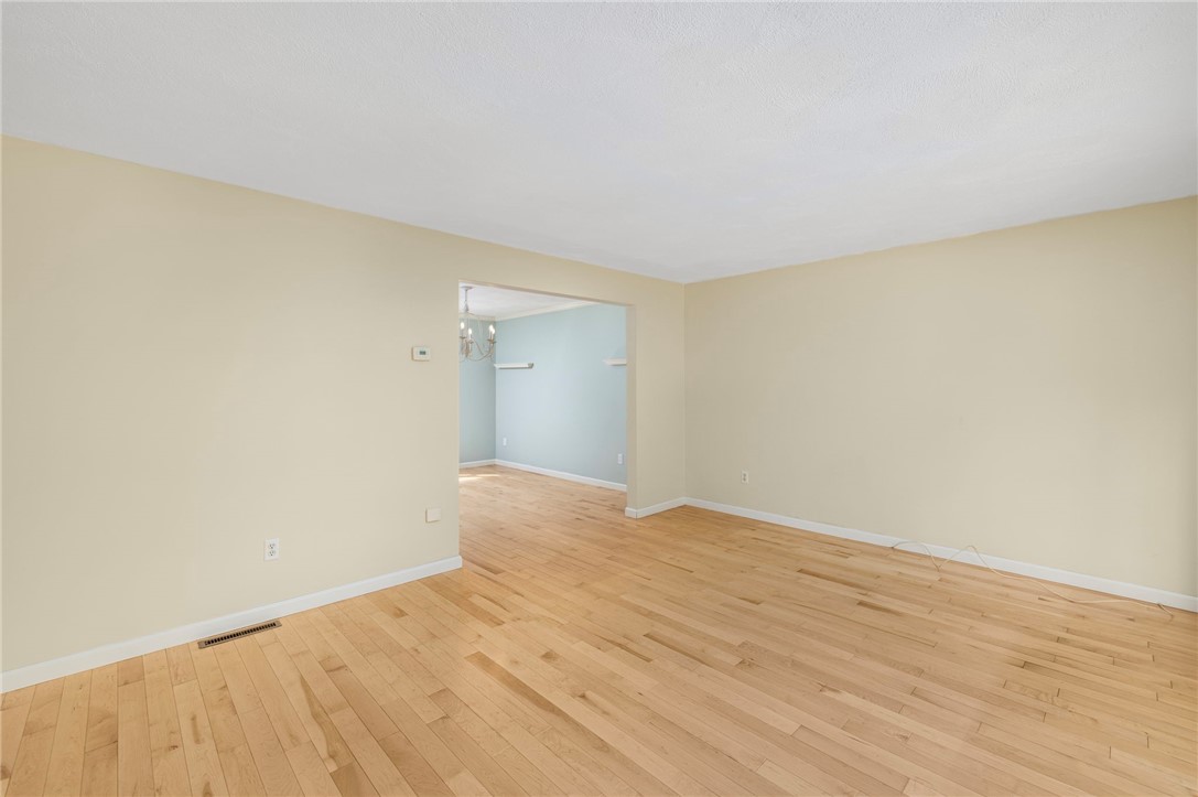 341 Sumner Avenue Warwick, RI 02888 - Photo 8 of 50