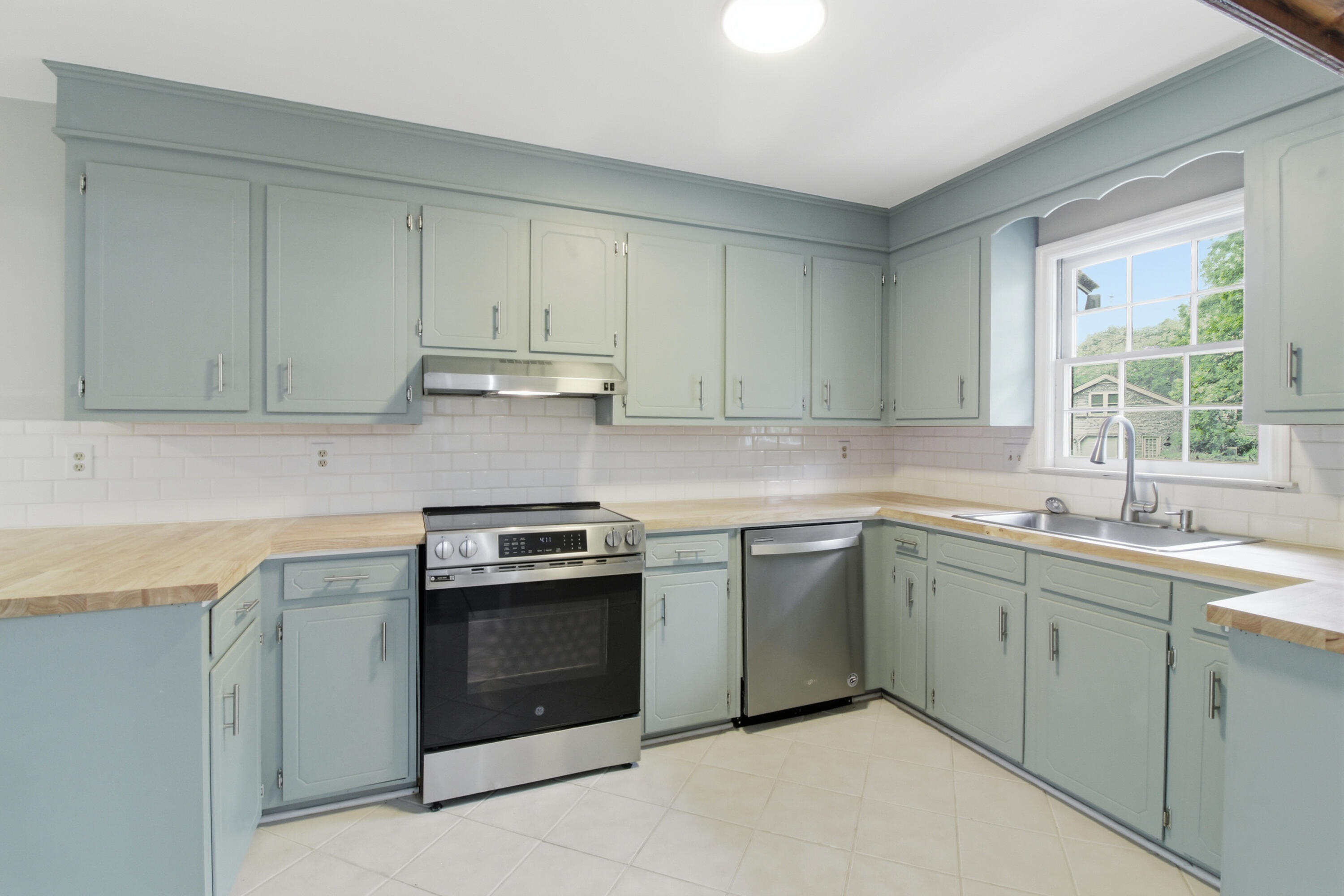 8110 Dearborne Road North Charleston, SC 29406 - Photo 13 of 38