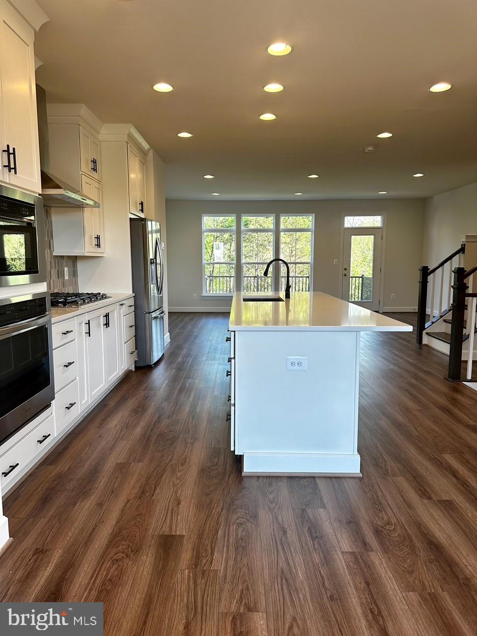 5239 Ridgeview Retreat Drive Chantilly, VA 20151 - Photo 3 of 16