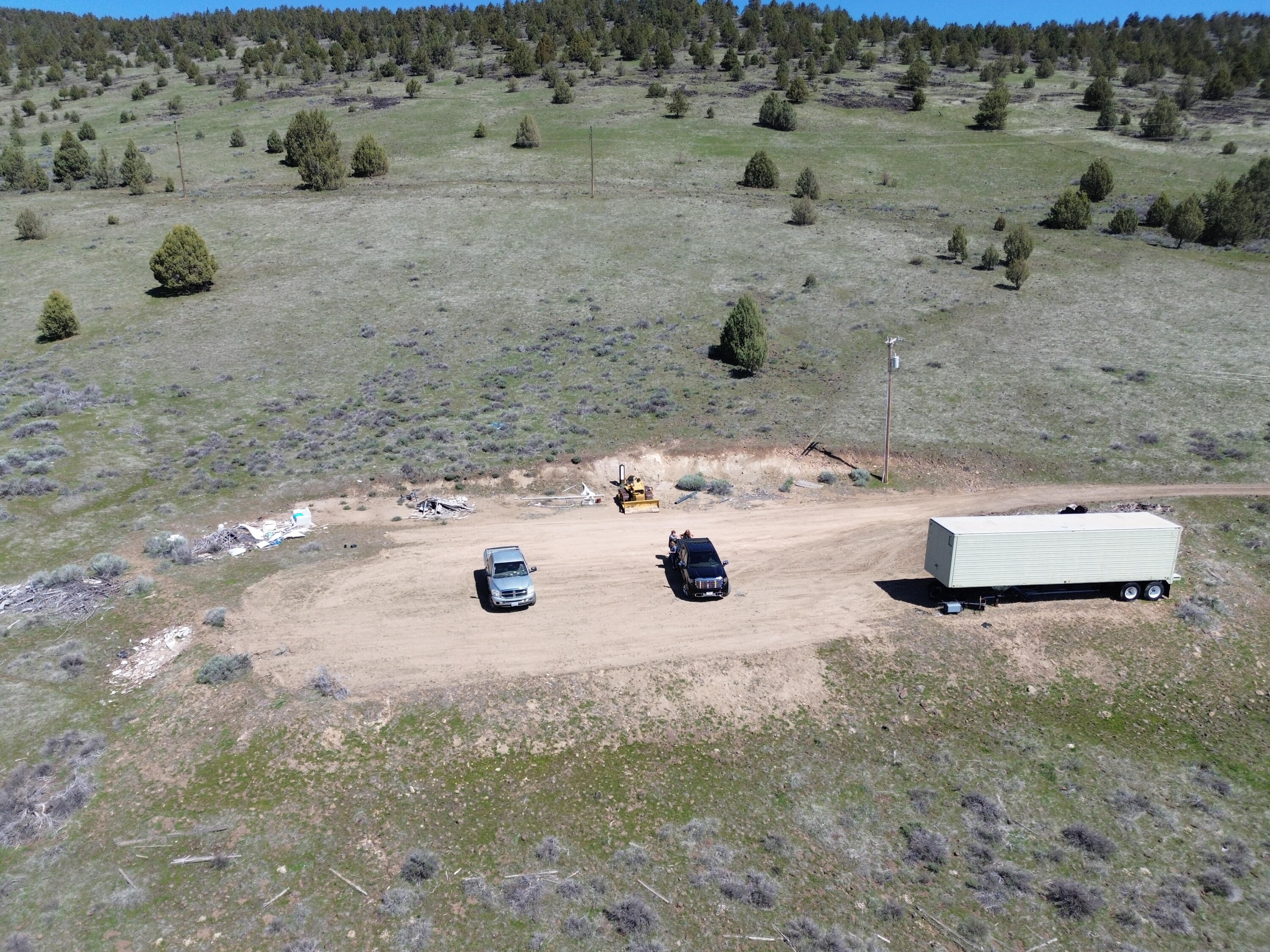 a view of a dry yard with a sink