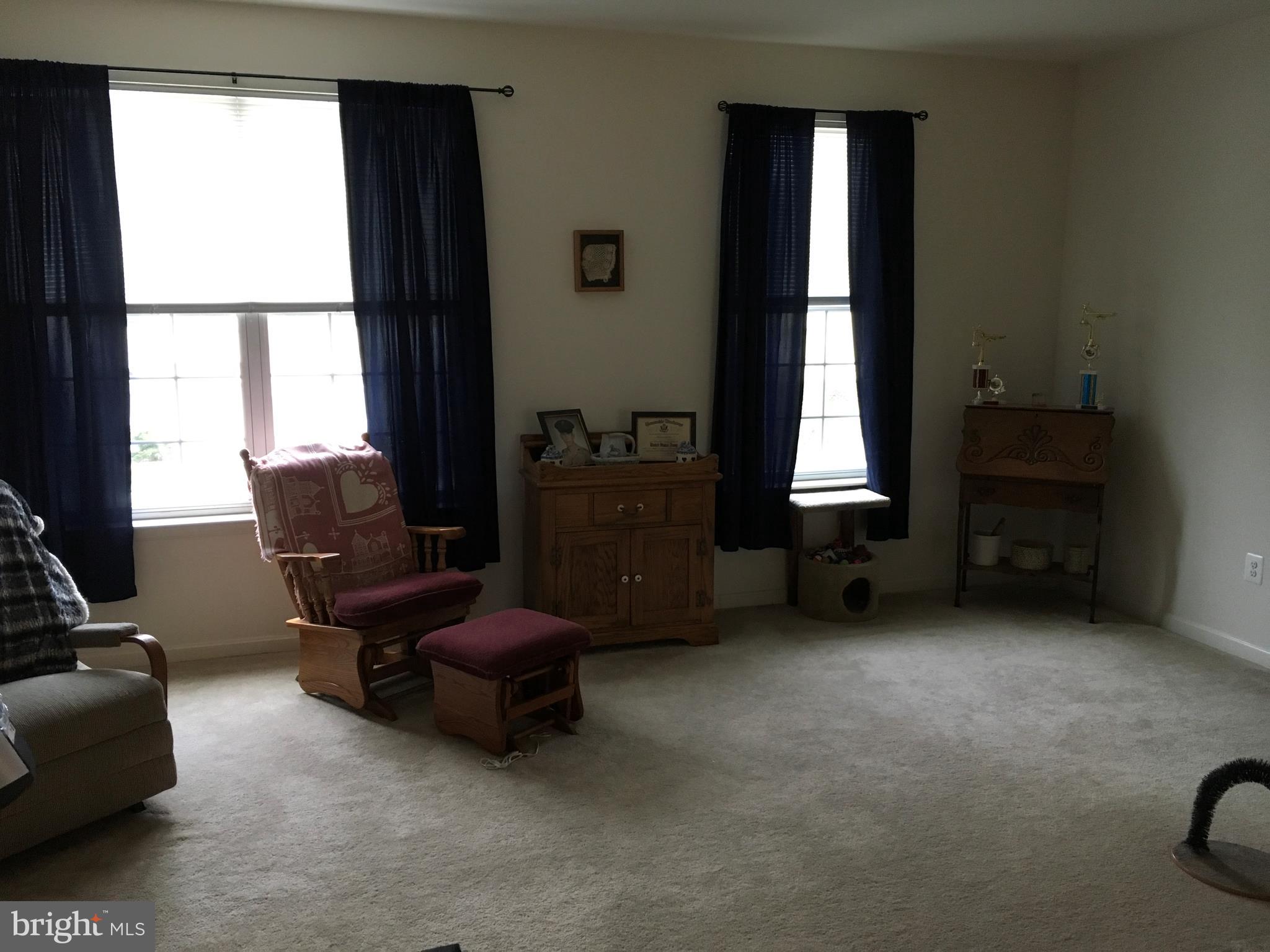 12948 Yellow Jacket Road Hagerstown, MD 21740 - Photo 20 of 29 Family room