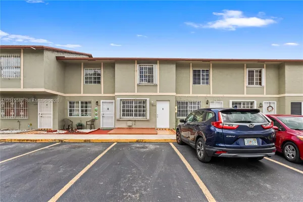$299,000 | 4079 West 9th Lane, Unit 74, Hialeah, FL 33012